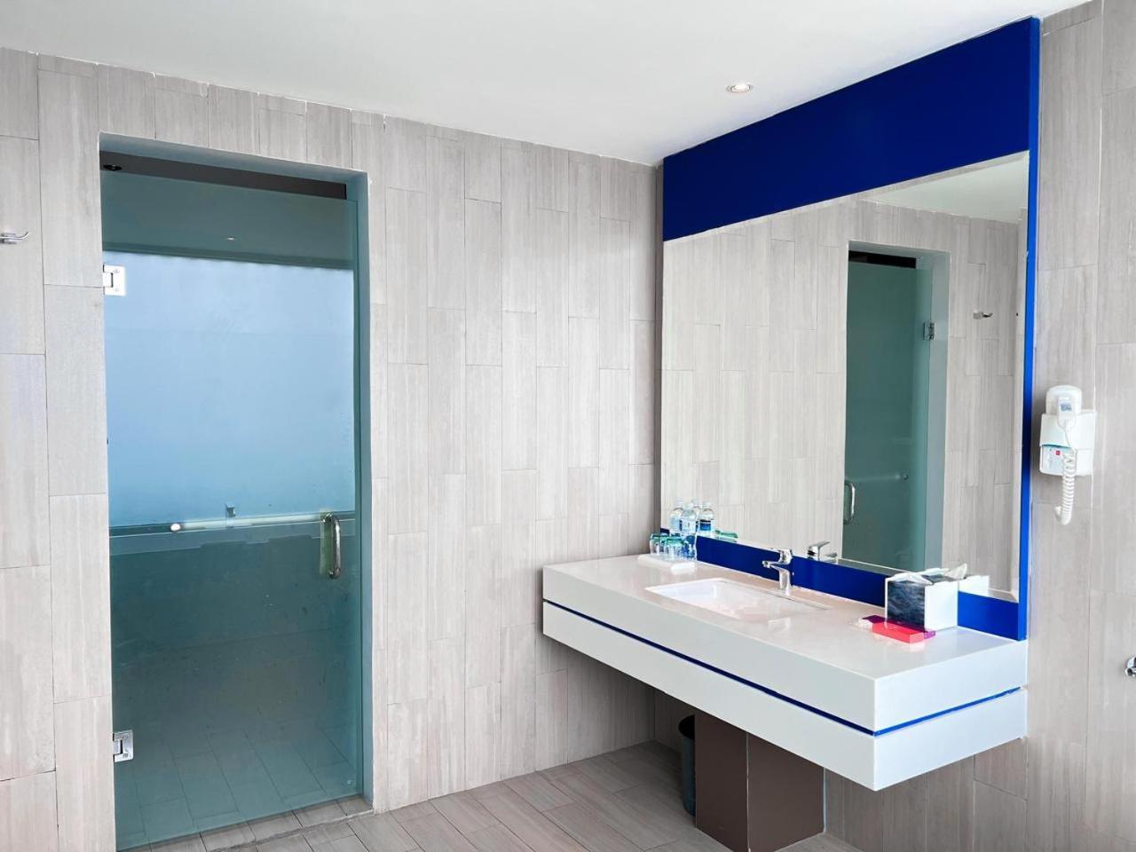 Hotel Ibis Styles Batam Nagoja Zewnętrze zdjęcie